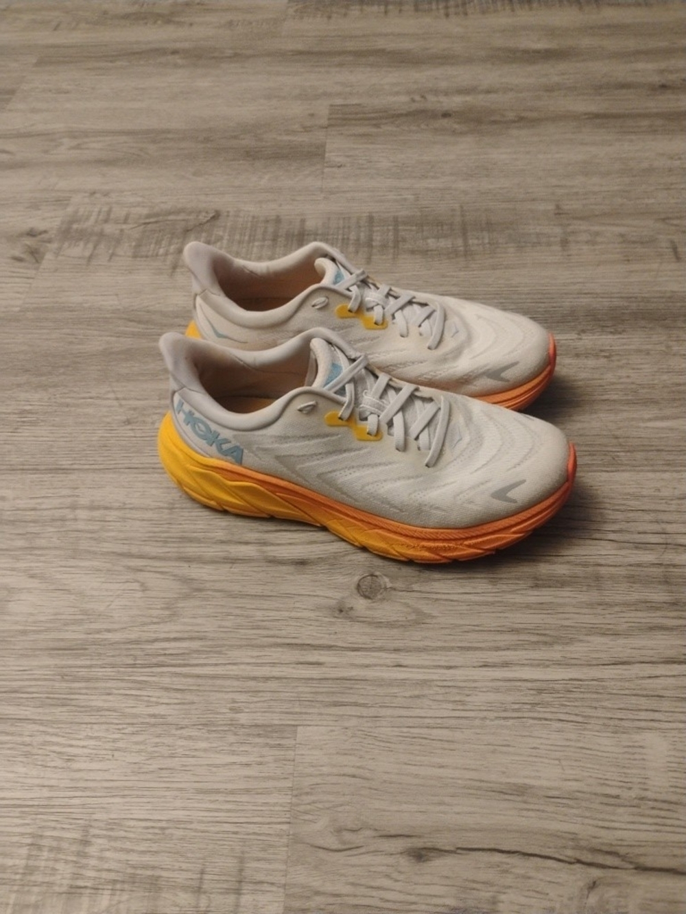 Hoka Arahi 6 Lightweight  Running Shoes - White with Yellow & Orange Women sz8.5